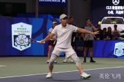 大比分获胜引发热议！，费德勒在澳大利亚队比赛中重返赛场观众掌声雷动的简单介绍