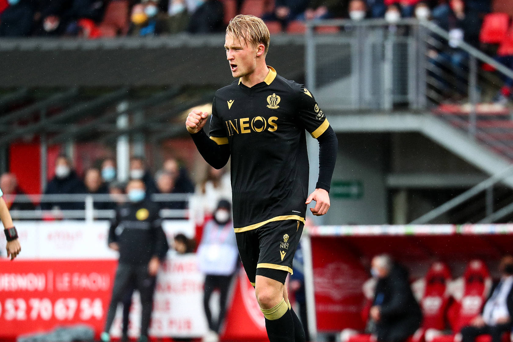 加时末段尼斯调整名单以备法甲；手感冰凉环节打磨；引发热议；轮换策略成焦点的简单介绍