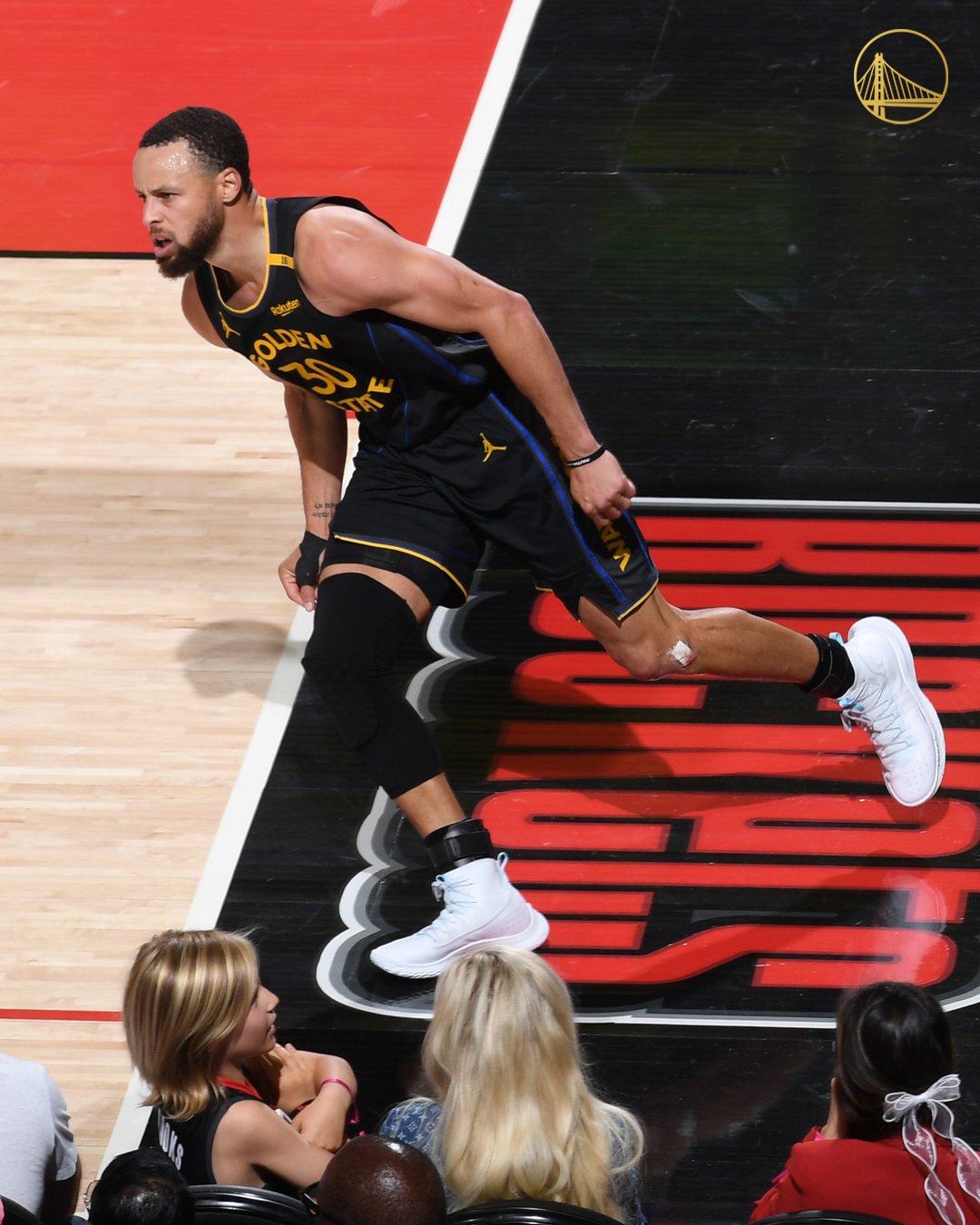 库里爆冷击败美国队,比分优势明显引爆全场!的简单介绍 库里爆冷击败美国队,比分优势明显引爆全场!的简单介绍